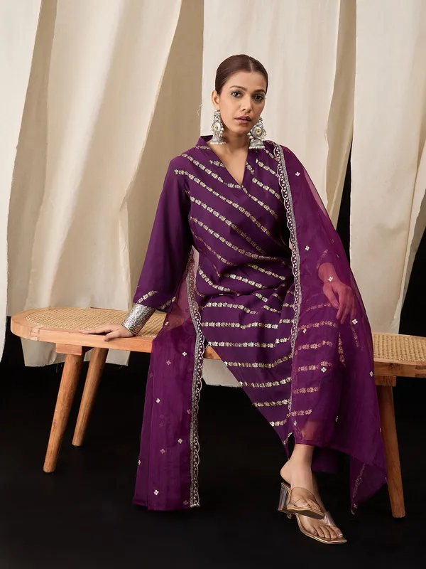 Wine_Chanderi_Kurta_Set_with_Leheriya_Foil_Print_&_Organza_Dupatta