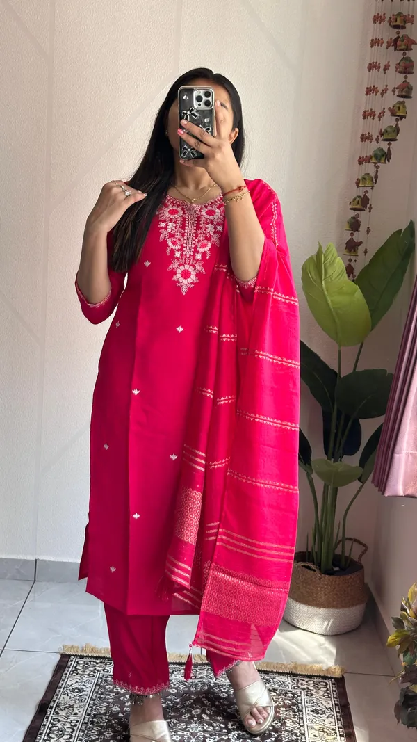 Pink_Radiance_Roman_Silk_Embroidered_Suit_Set_With_Zari_Dupatta_For_Women