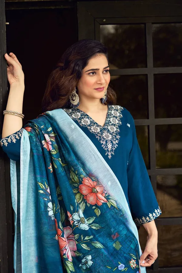 Kerocine_Embroidered_Kurta_Set_With_Floral_Chanderi_Dupatta_For_Women