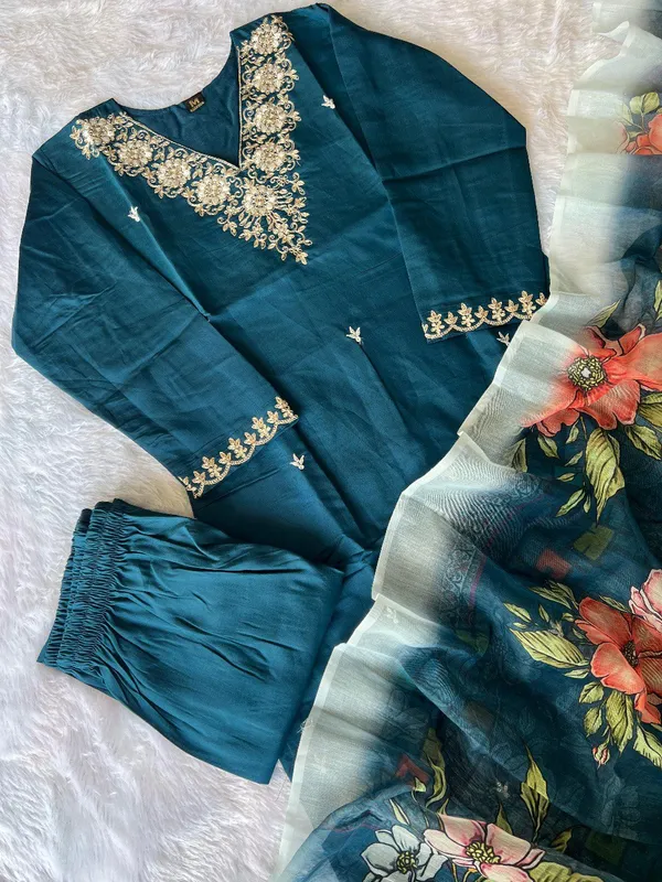 Kerocine_Embroidered_Kurta_Set_With_Floral_Chanderi_Dupatta_For_Women