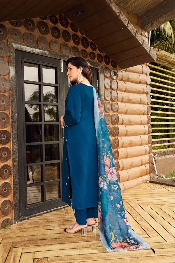 Kerocine_Embroidered_Kurta_Set_With_Floral_Chanderi_Dupatta_For_Women