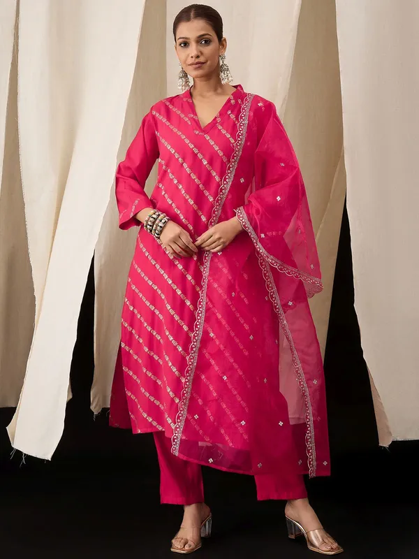 Rani_Pink_Chanderi_Kurta_Set_with_Leheriya_Foil_Print_&_Organza_Dupatta