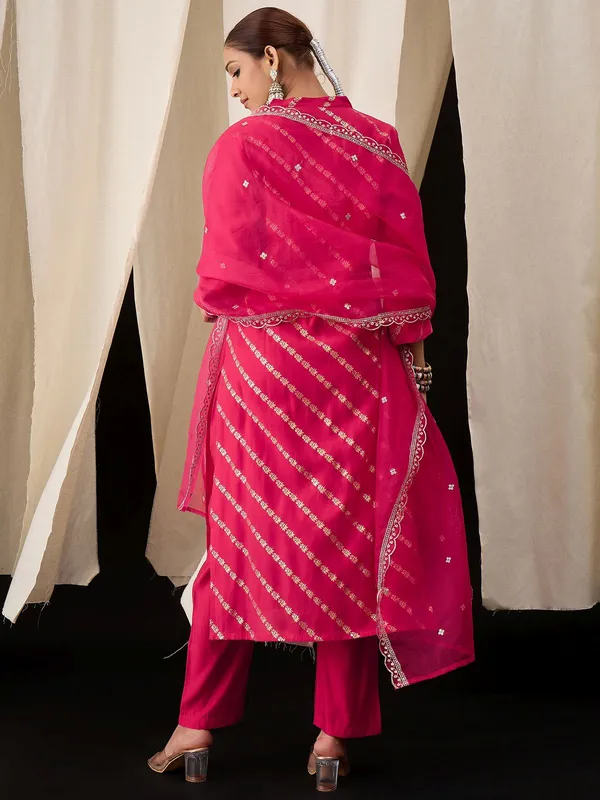 Rani_Pink_Chanderi_Kurta_Set_with_Leheriya_Foil_Print_&_Organza_Dupatta