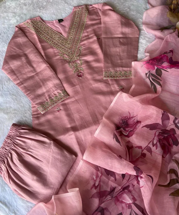 Peach_Embroidered_Kurta_Set_With_Floral_Chanderi_Dupatta_For_Women