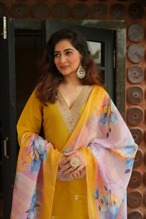 Yellow_Embroidered_Kurta_Set_With_Floral_Chanderi_Dupatta_For_Women
