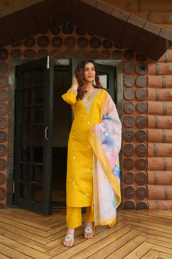 Yellow_Embroidered_Kurta_Set_With_Floral_Chanderi_Dupatta_For_Women