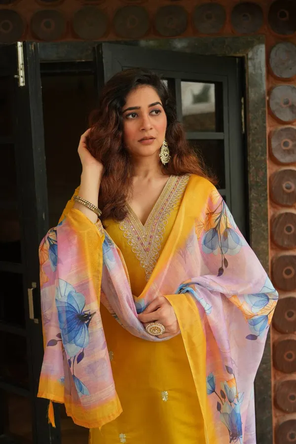 Yellow_Embroidered_Kurta_Set_With_Floral_Chanderi_Dupatta_For_Women