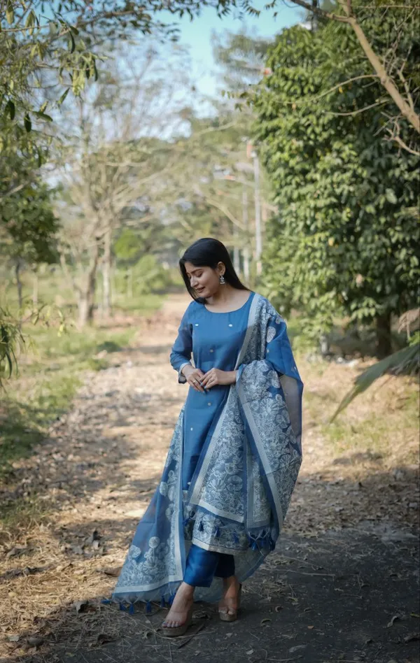 Royal_Indigo_Blue_Floral_Elegance_Unstitched_Salwar_Suit_Set_(Unstitched_)