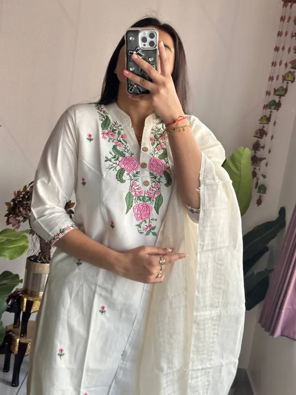 Elegant_White_Khadi_Cotton_Embroidered_Kurti_Set_With_Dupatta_For_Women