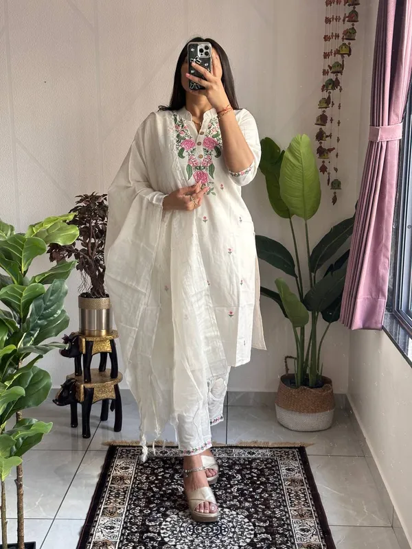 Elegant_White_Khadi_Cotton_Embroidered_Kurti_Set_With_Dupatta_For_Women