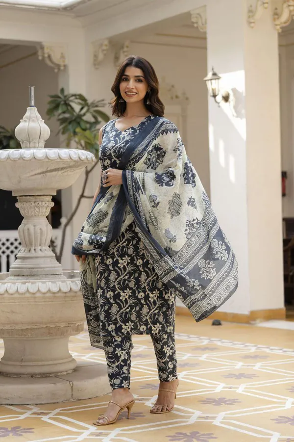 Woman_grey_paisley_print_straight_kurta-trouser_with_Dupatta