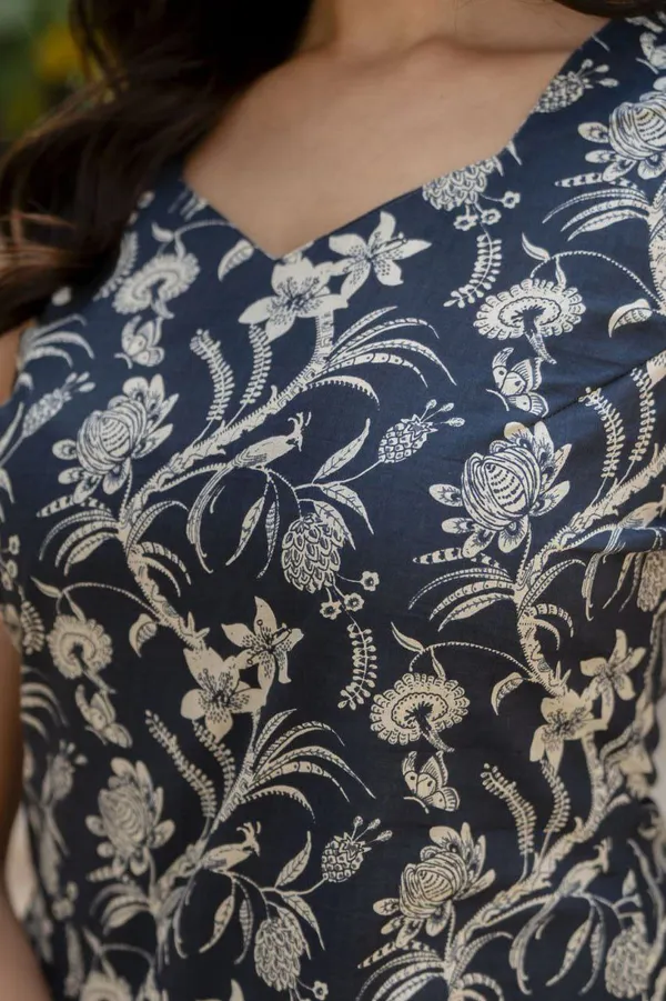 Woman_grey_paisley_print_straight_kurta-trouser_with_Dupatta