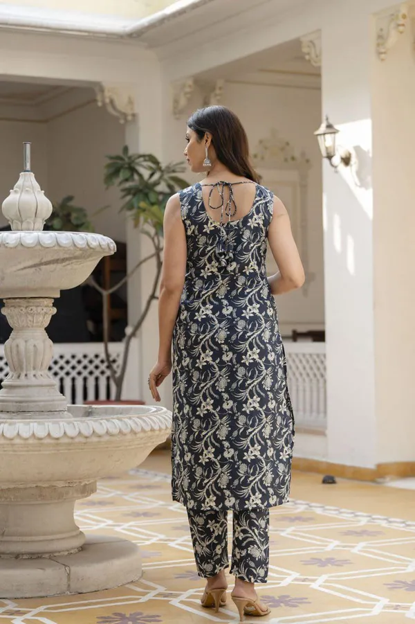 Woman_grey_paisley_print_straight_kurta-trouser_with_Dupatta