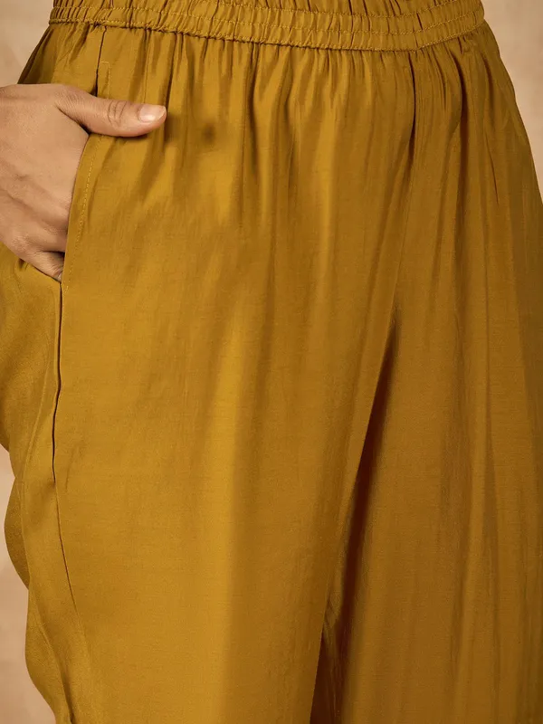 Golden_Chanderi_Embroidered_Kurta_Set_with_Organza_Dupatta