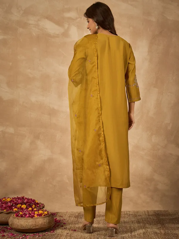 Golden_Chanderi_Embroidered_Kurta_Set_with_Organza_Dupatta