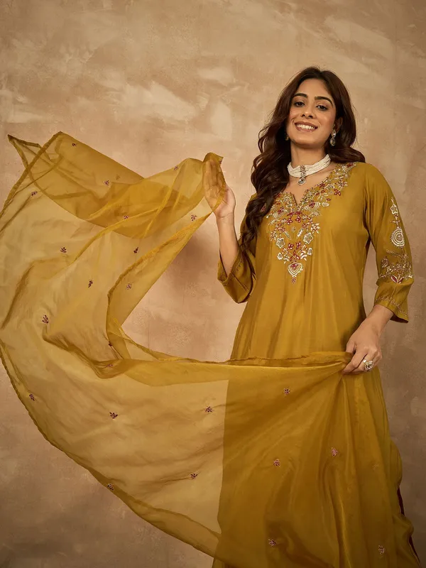 Golden_Chanderi_Embroidered_Kurta_Set_with_Organza_Dupatta