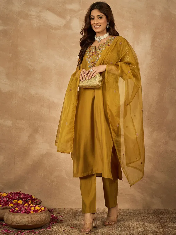 Golden_Chanderi_Embroidered_Kurta_Set_with_Organza_Dupatta