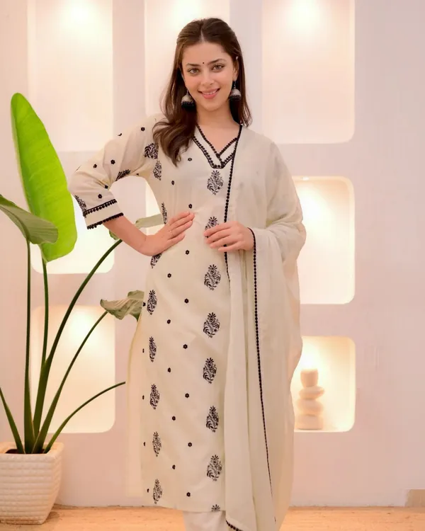 Ivory_Noir_Embroidered_Straight_Kurti_Pant_Dupatta_Set