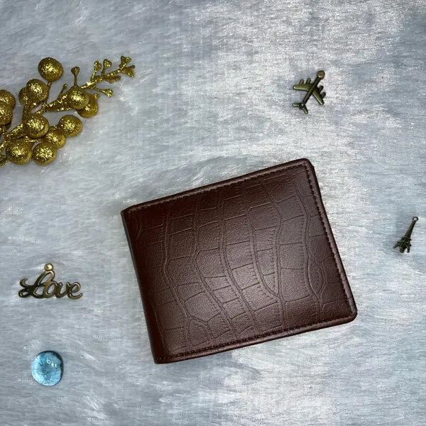 Valentine_Special_Men's_Croco_Texture_Bifold_Wallet_|_Slim_&_Secure_|_Crocodile-Pattern_Finish_|_Holds_Cards_&_Cash_|_Ideal_for_Gifting_with_Complimentary_Chocolate