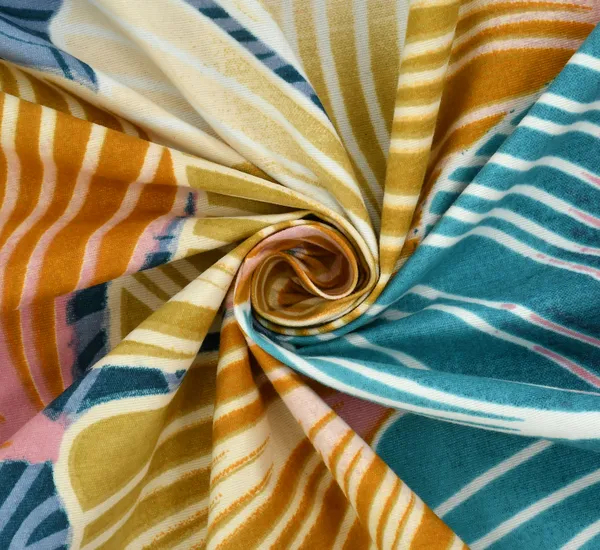 King_Flat_230_TC_Floral_Bedsheet__(Pack_of_1,_Multicolour_(1_Bedsheet_+_2_Pillow_Covers_+_2_Cushion_Cover_with_filler)