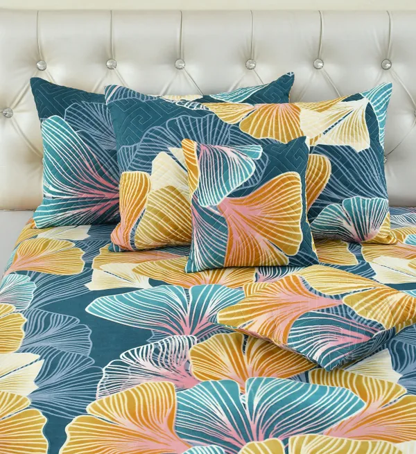 King_Flat_230_TC_Floral_Bedsheet__(Pack_of_1,_Multicolour_(1_Bedsheet_+_2_Pillow_Covers_+_2_Cushion_Cover_with_filler)