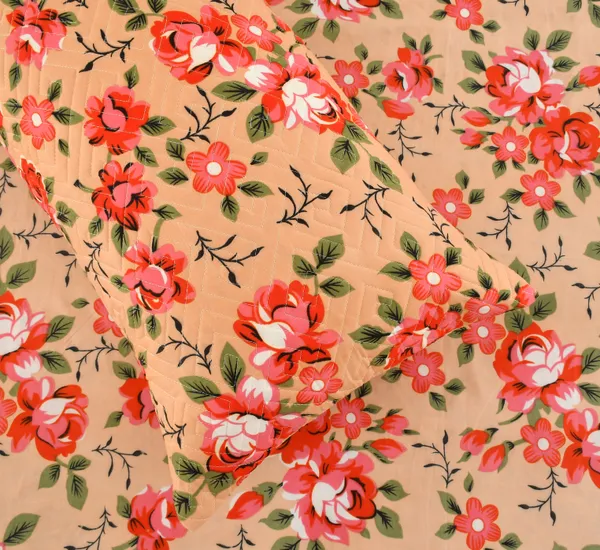 King_Flat_230_TC_Floral_Bedsheet__(Pack_of_1,_Peach_(1_Bedsheet_+_2_Pillow_Covers_+_2_Cushion_Cover_with_filler)