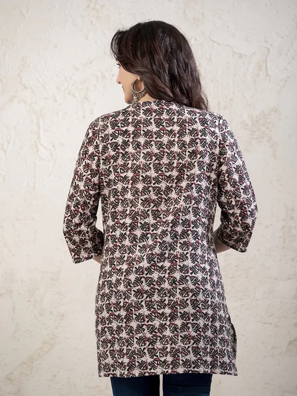 Maroon_Cotton_Premium_Short_Kurti_For_Women_&_Girls
