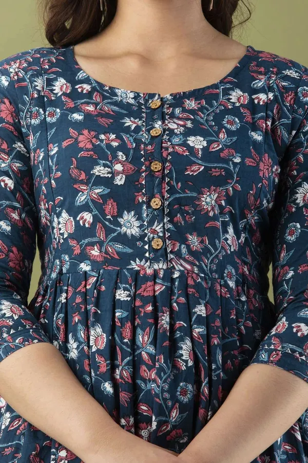 Maroon_Pure_Cotton_Floral_Print_Casual_Regular_Fit_Round_Neck_Ethnic_Anarkali_Gown_For_Women