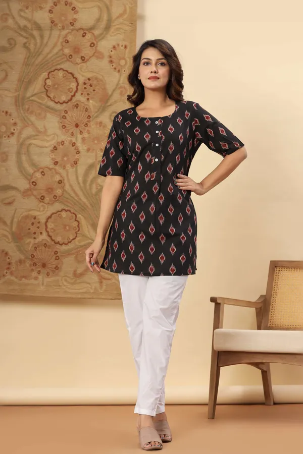 Black_Pure_Cotton_Floral_Print_Round_Neck_Regular_Fit_Top_For_Women