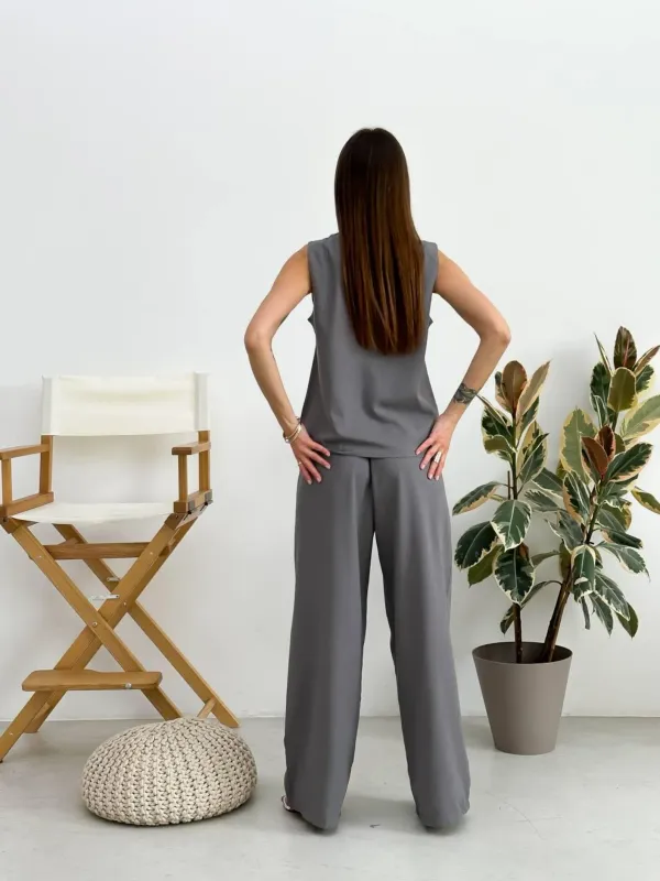 Grey_Oversized_Sleeveless_Vest_&_Wide_Leg_Pants_For_Woman