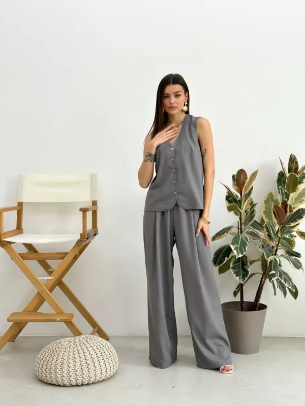 Grey_Oversized_Sleeveless_Vest_&_Wide_Leg_Pants_For_Woman