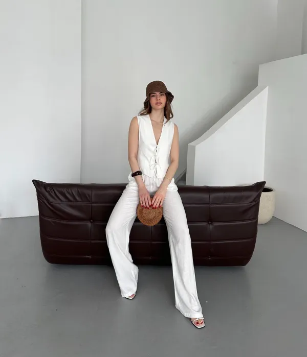 White_Woman_Two_Pieces_Vest_Pants_Set