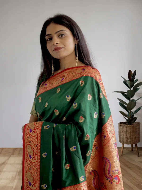 Women's_Kanjivaram_Banarasi_Silk_Saree_With_Blouse||Saree_For_Women||Designer_Saree||Traditional_Saree||Trending_Saree_With_Blouse