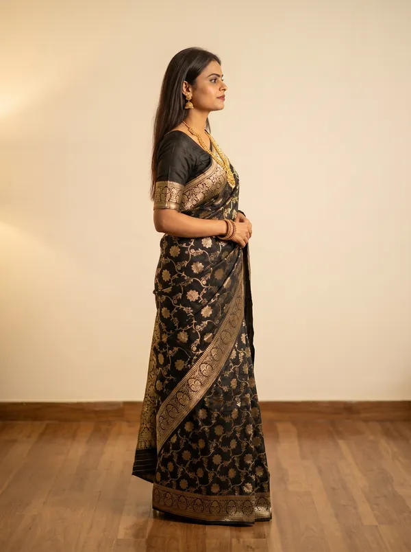 Women’s_Pure_Zari_Silk_Kanjivaram_Banarasi_Saree_with_Blouse_|_Elegant_Designer_Ethnic_Wear