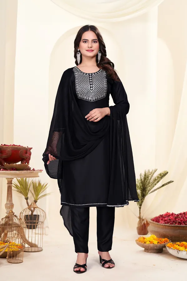 Black_Pure_Silk_Printed_3/4_Sleeve_Round_Neck_Kurti_Pant_For_Women