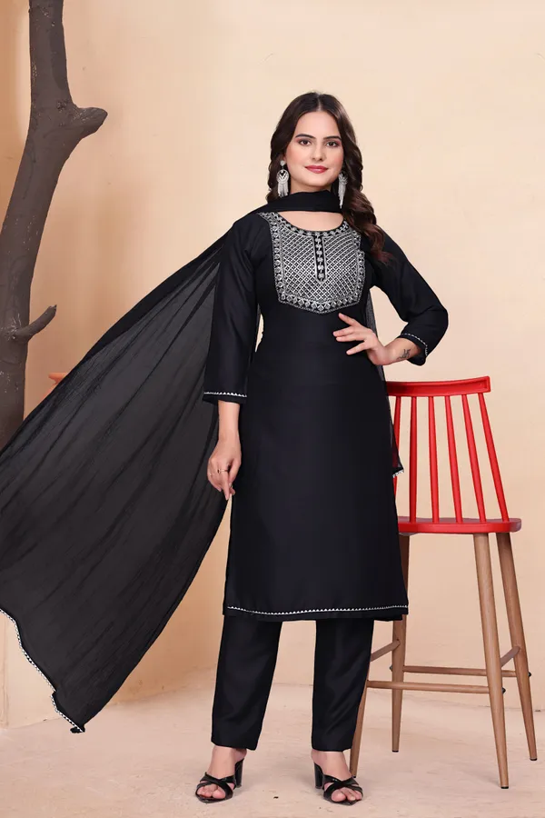 Black_Pure_Silk_Printed_3/4_Sleeve_Round_Neck_Kurti_Pant_For_Women