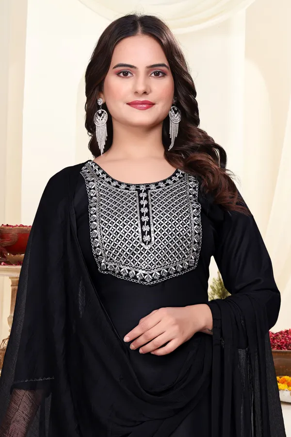 Black_Pure_Silk_Printed_3/4_Sleeve_Round_Neck_Kurti_Pant_For_Women