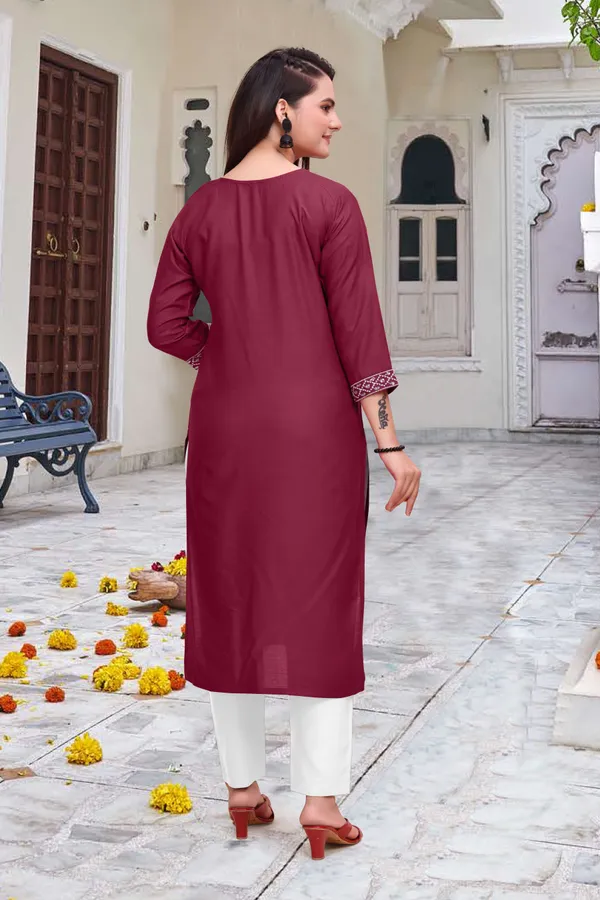Maroon_Pure_Silk_Embroidered_3/4_Sleeve_Round_Neck_Kurta_For_Women