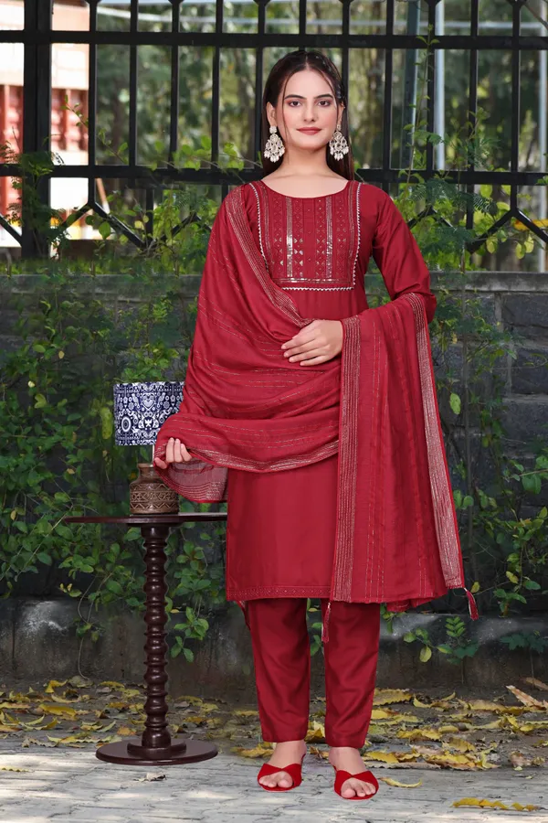 Blue_Cotton_Rayon_Embroidered_3/4_Sleeve_Round_Neck_Kurta_Pant_For_Women