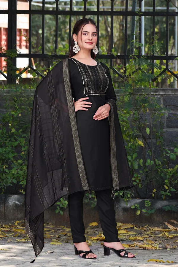 Black_Cotton_Rayon_Embroidered_3/4_Sleeve_Round_Neck_Kurta_Pant_For_Women