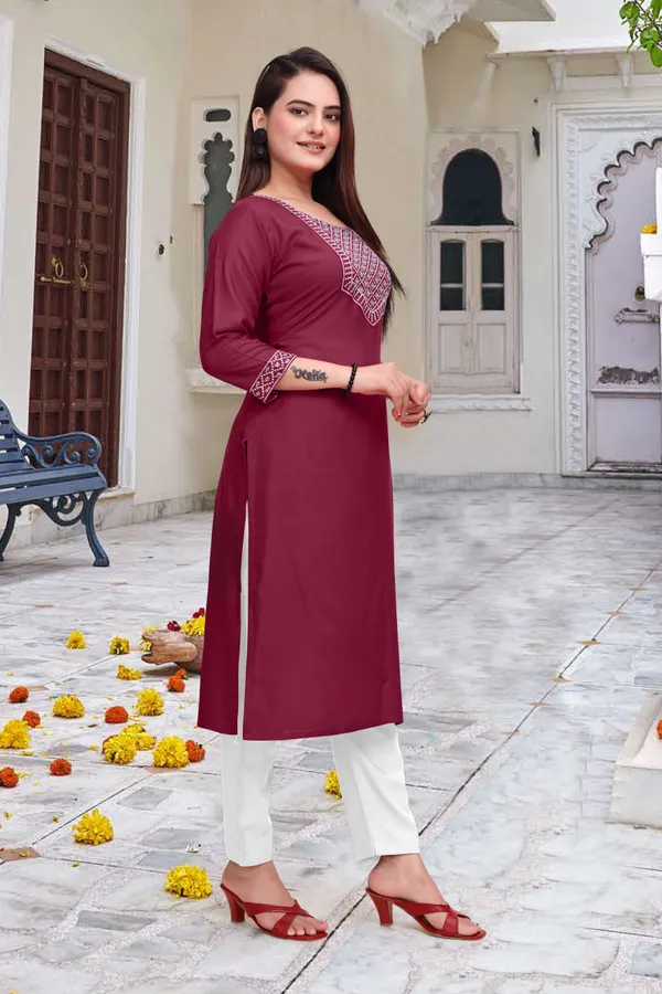 Maroon_Cotton_Rayon_Embroidered::Solid_3/4_Sleeve_Round_Neck_Kurta_For_Women