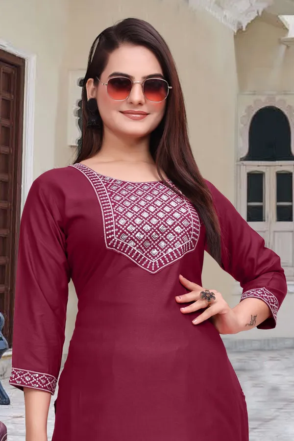 Maroon_Cotton_Rayon_Embroidered::Solid_3/4_Sleeve_Round_Neck_Kurta_For_Women