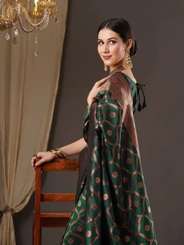 Green_Banarasi_Silk_Saree_with_Well_Weaving_&_Traditional_Broad_Border