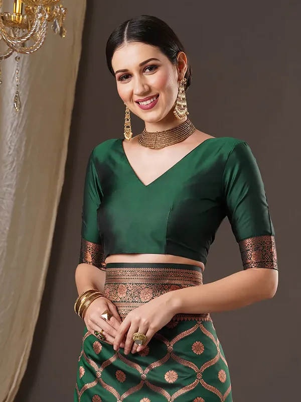 Green_Banarasi_Silk_Saree_with_Well_Weaving_&_Traditional_Broad_Border