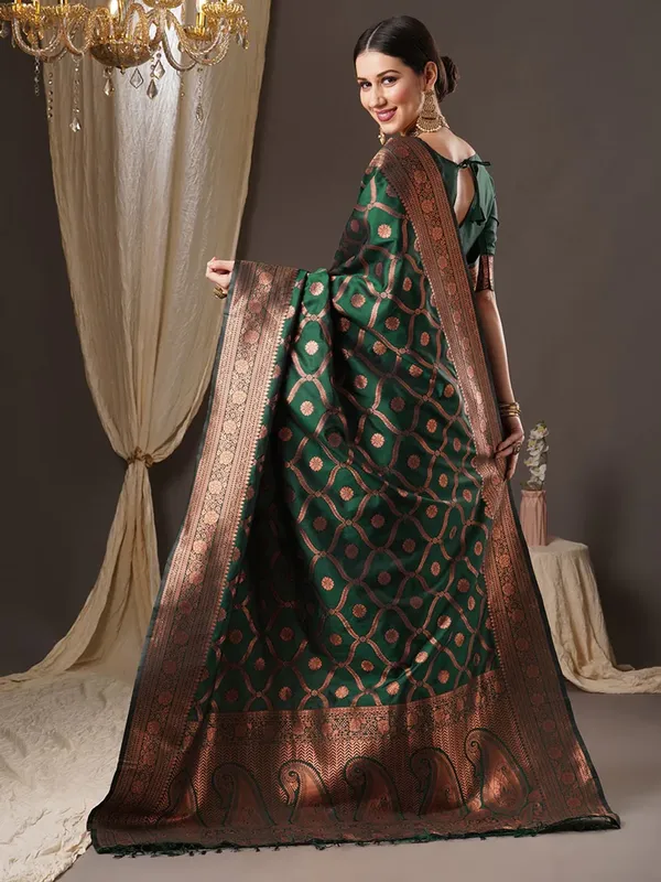 Green_Banarasi_Silk_Saree_with_Well_Weaving_&_Traditional_Broad_Border