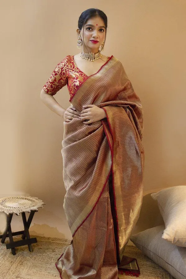 Beige_Banarasi_Silk_Saree_with_Golden_Zig-Zag_Zari_Design