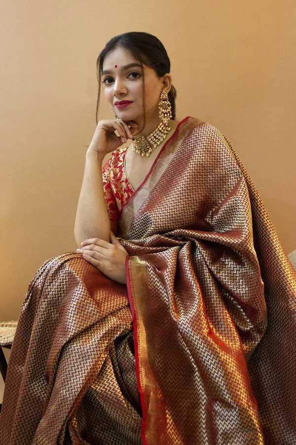 Beige_Banarasi_Silk_Saree_with_Golden_Zig-Zag_Zari_Design