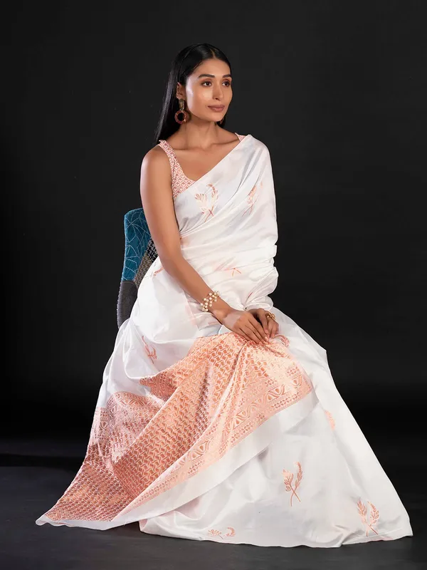 White_&_Peach_Cotton_Saree_with_Woven_Floral_Motifs_and_Intricate_Contrast_Border_-_Blouse_Piece_Included