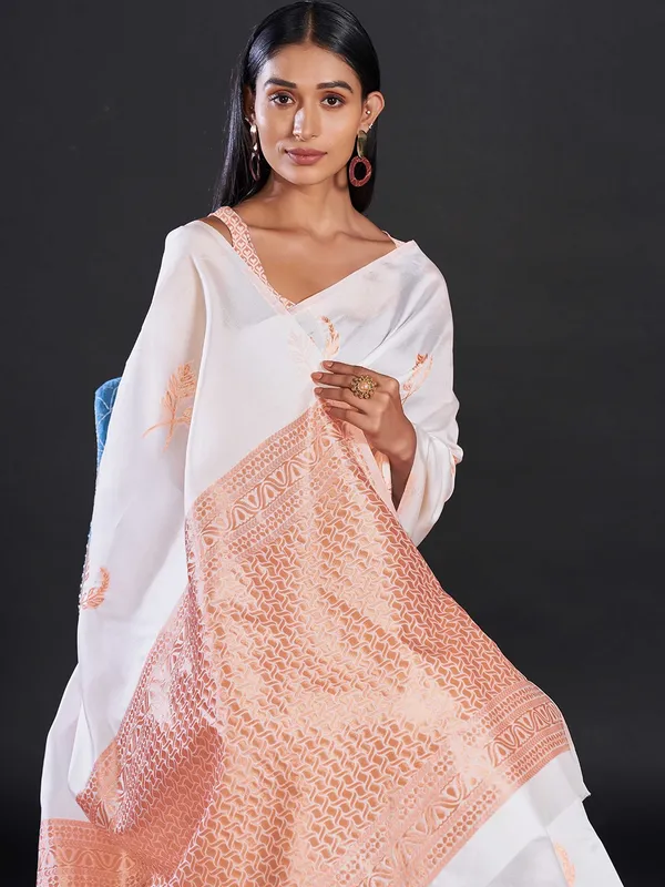 White_&_Peach_Cotton_Saree_with_Woven_Floral_Motifs_and_Intricate_Contrast_Border_-_Blouse_Piece_Included