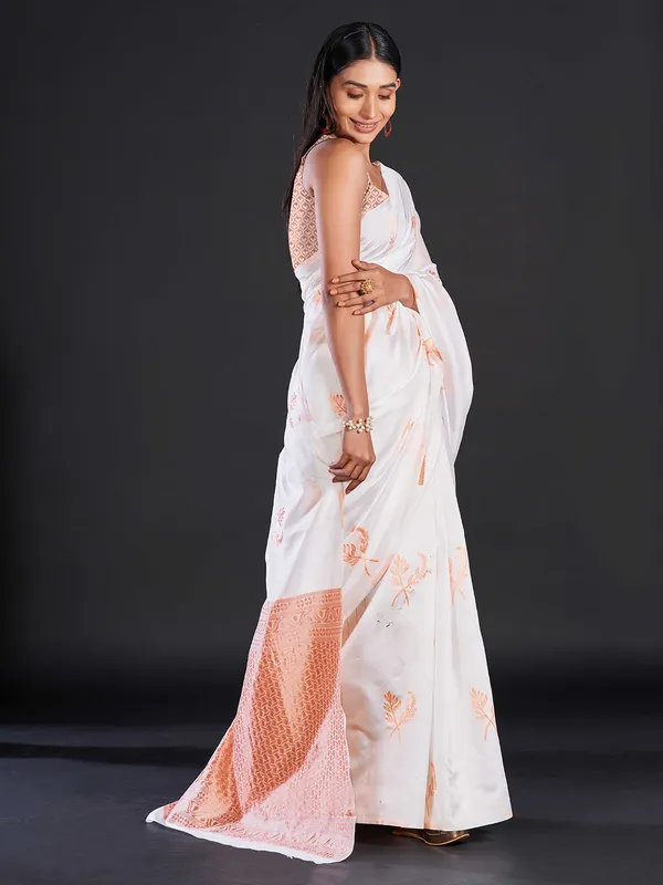 White_&_Peach_Cotton_Saree_with_Woven_Floral_Motifs_and_Intricate_Contrast_Border_-_Blouse_Piece_Included
